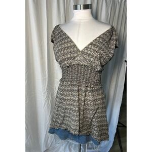 Max Studio Black Cream Geometric Smocked Babydoll Top V-Neck Cap Sleeve M